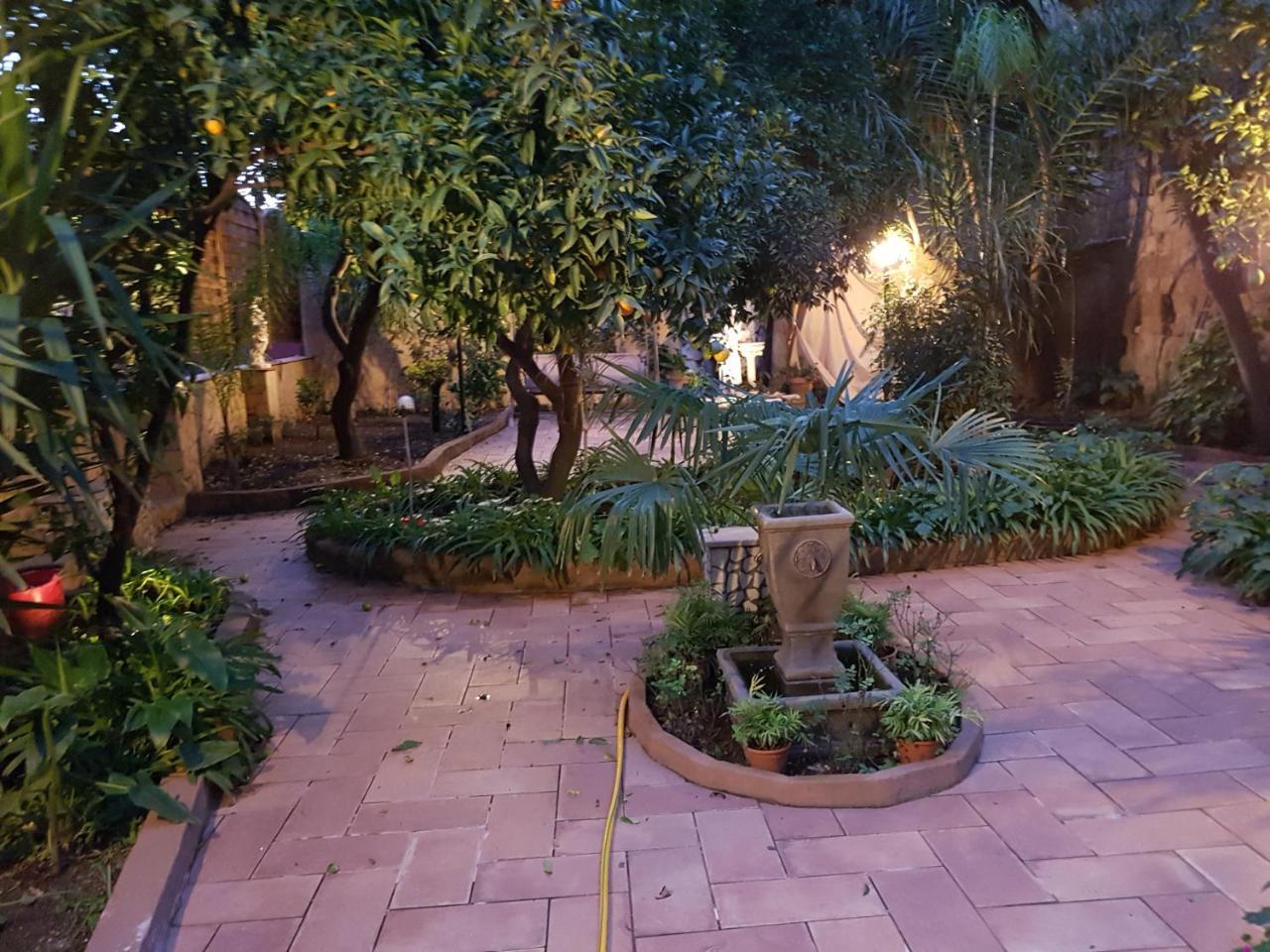 Il Giardino Di Daphne Panzió Nápoly Kültér fotó